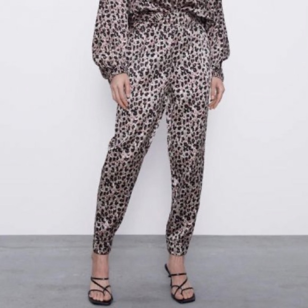 19. NWT Zara Satin Leopard Jogger Pants
